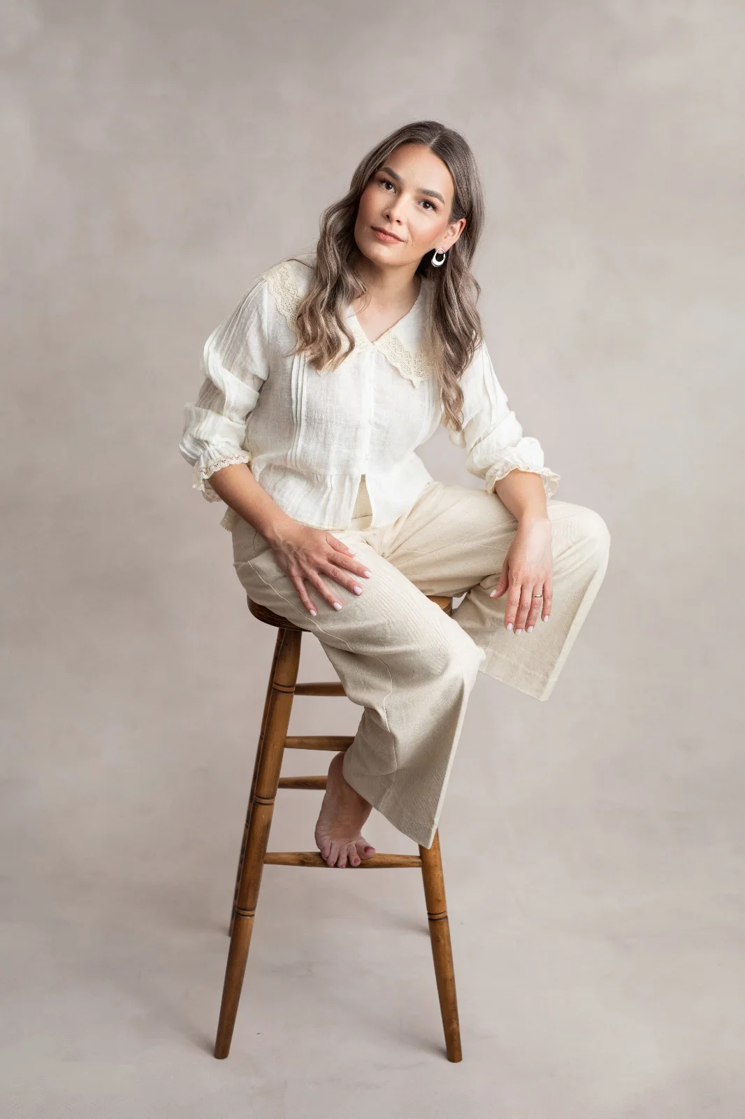 Mamă cu copil în brațe